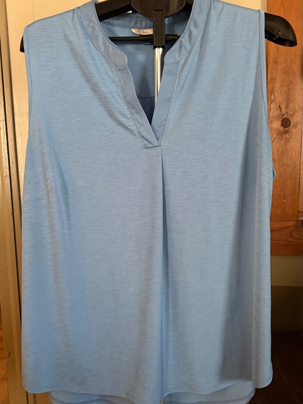 Sleeveless V-Neck Tank Top Lt Blue EST 1946 -18/20- Like New #80